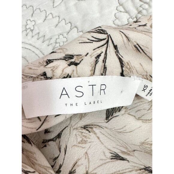 ASTR the Label Cropped Long Sleeve Cream Floral Blouse w/ Bow EUC XS - Picture 3 of 9